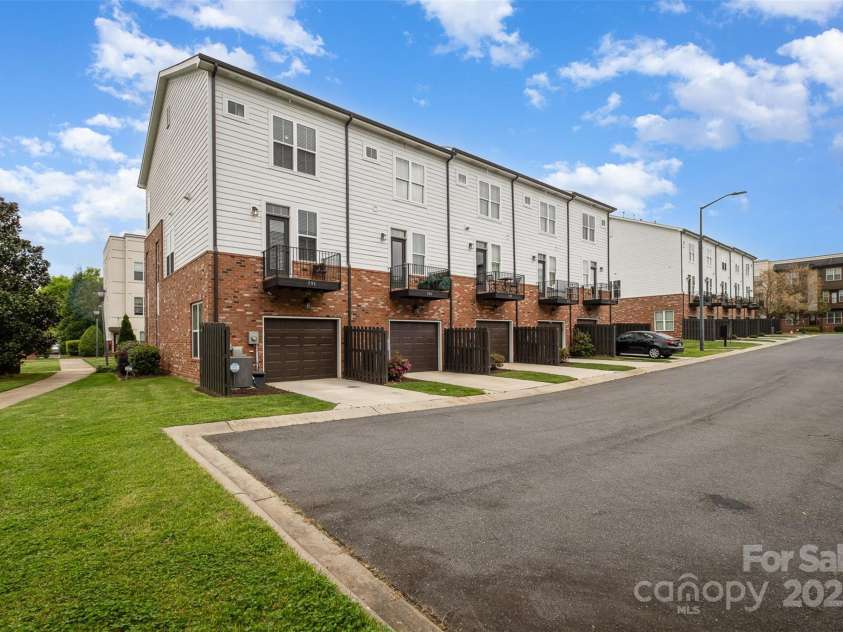 791 Seigle Point Drive, Charlotte, NC 28204.  MLS# CAR4243116, YatesRealty ID 21182. One car garage with driveway