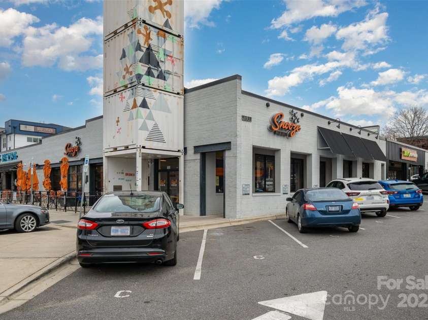 791 Seigle Point Drive, Charlotte, NC 28204.  MLS# CAR4243116, YatesRealty ID 21182. Your new fave brunch spot is less than a mile away!