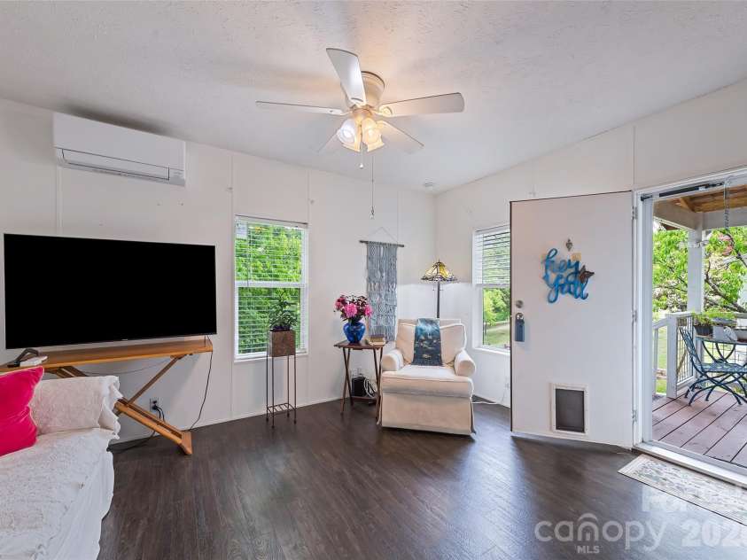17 King Drive, Leicester, NC 28748.  MLS# CAR4377275, YatesRealty ID 21183. 
