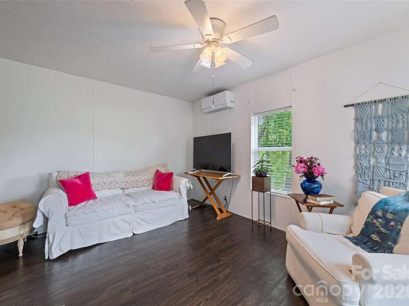 17 King Drive, Leicester, NC 28748.  MLS# CAR4377275, YatesRealty ID 21183. 