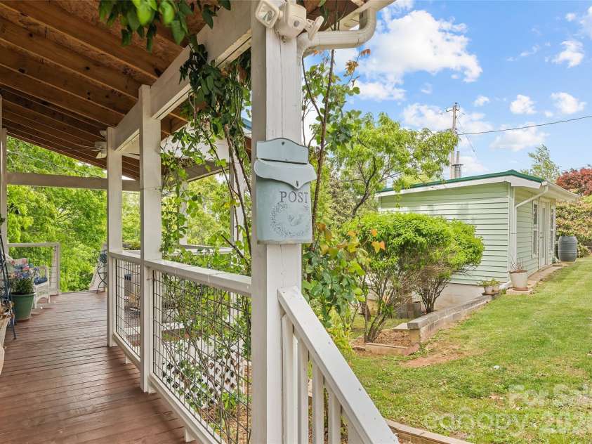 17 King Drive, Leicester, NC 28748.  MLS# CAR4377275, YatesRealty ID 21183. 