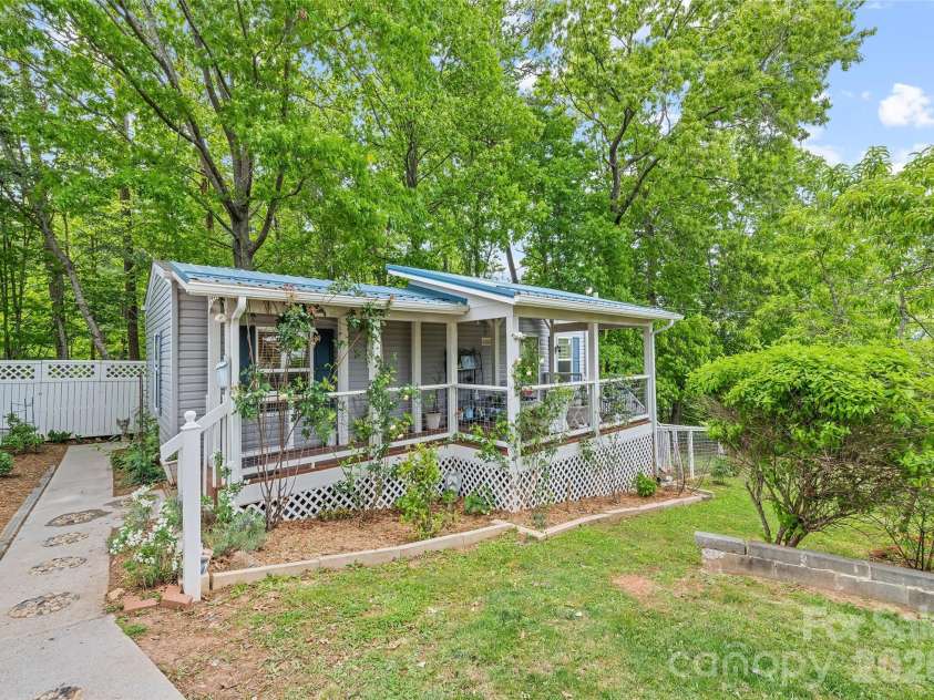 17 King Drive, Leicester, NC 28748.  MLS# CAR4377275, YatesRealty ID 21183. 