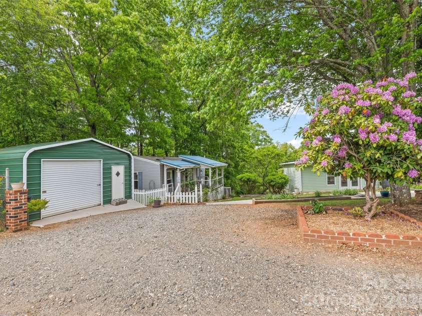 17 King Drive, Leicester, NC 28748.  MLS# CAR4377275, YatesRealty ID 21183. 