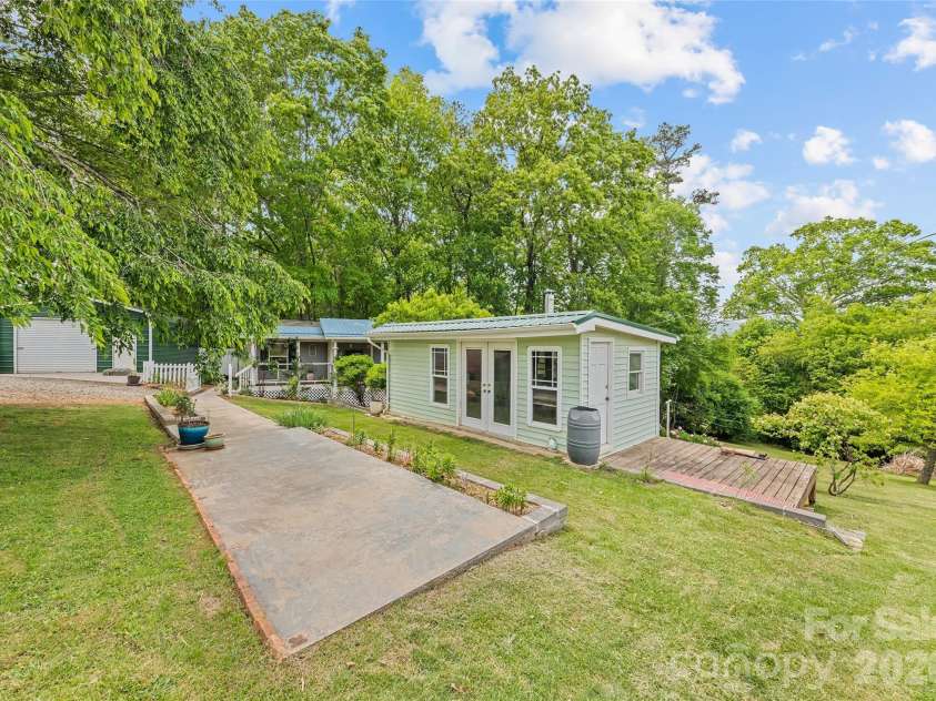 17 King Drive, Leicester, NC 28748.  MLS# CAR4377275, YatesRealty ID 21183. 
