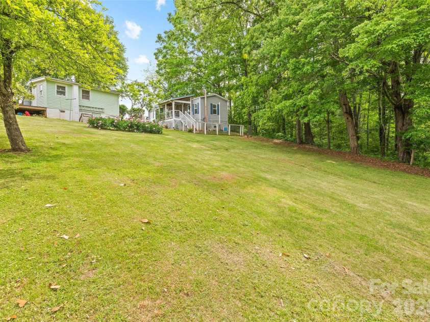 17 King Drive, Leicester, NC 28748.  MLS# CAR4377275, YatesRealty ID 21183. 