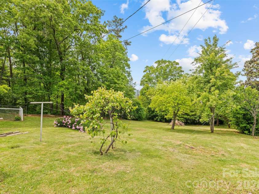 17 King Drive, Leicester, NC 28748.  MLS# CAR4377275, YatesRealty ID 21183. 