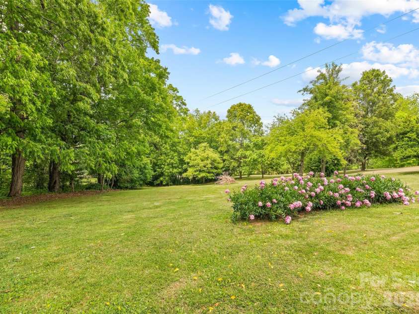 17 King Drive, Leicester, NC 28748.  MLS# CAR4377275, YatesRealty ID 21183. 