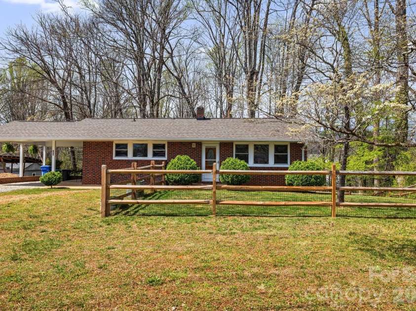 194 Carolina Avenue, Brevard, NC 28712.  MLS# CAR4366437, YatesRealty ID 21184. 