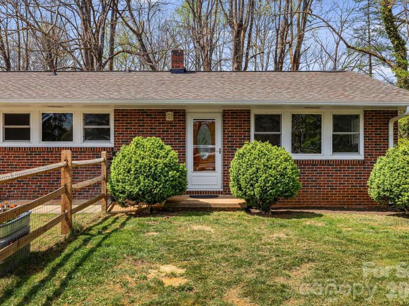 194 Carolina Avenue, Brevard, NC 28712.  MLS# CAR4366437, YatesRealty ID 21184. 