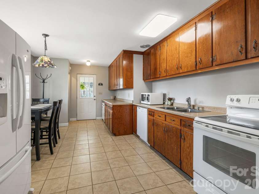 194 Carolina Avenue, Brevard, NC 28712.  MLS# CAR4366437, YatesRealty ID 21184. 