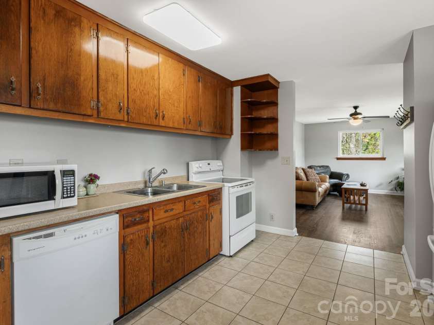194 Carolina Avenue, Brevard, NC 28712.  MLS# CAR4366437, YatesRealty ID 21184. 