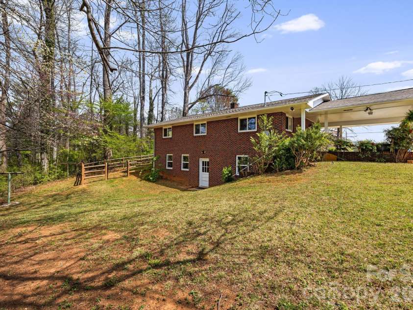 194 Carolina Avenue, Brevard, NC 28712.  MLS# CAR4366437, YatesRealty ID 21184. 