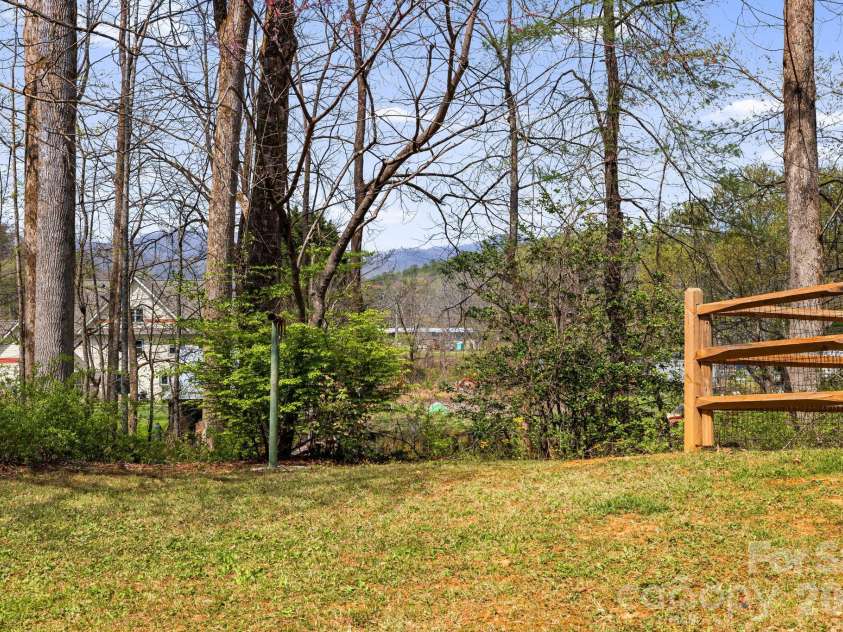 194 Carolina Avenue, Brevard, NC 28712.  MLS# CAR4366437, YatesRealty ID 21184. 