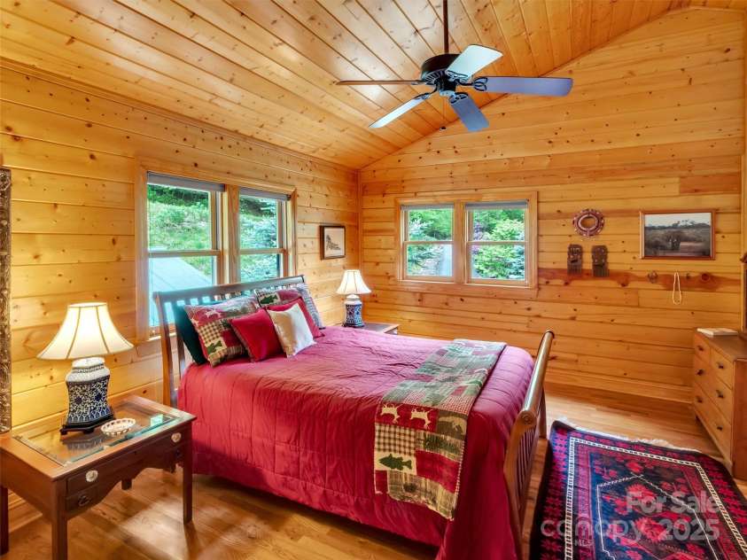 421 Ramp Patch Lane, Waynesville, NC 28786.  MLS# CAR4257466, YatesRealty ID 21184. 2nd Ensuite (Upper Level)