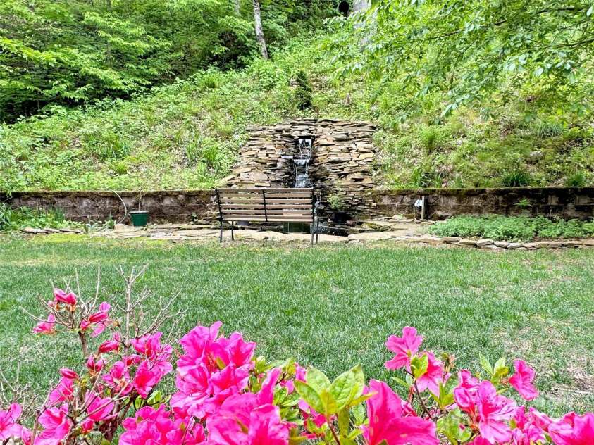 421 Ramp Patch Lane, Waynesville, NC 28786.  MLS# CAR4257466, YatesRealty ID 21184. 