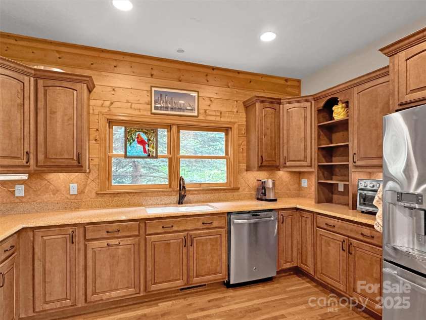 421 Ramp Patch Lane, Waynesville, NC 28786.  MLS# CAR4257466, YatesRealty ID 21184. Ample Cabinetry