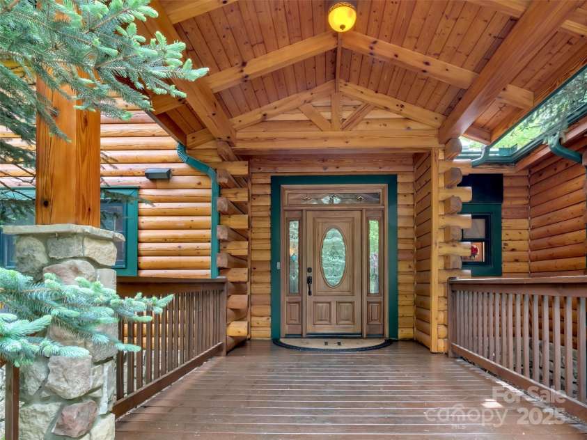 421 Ramp Patch Lane, Waynesville, NC 28786.  MLS# CAR4257466, YatesRealty ID 21184. Fabulous Entrance