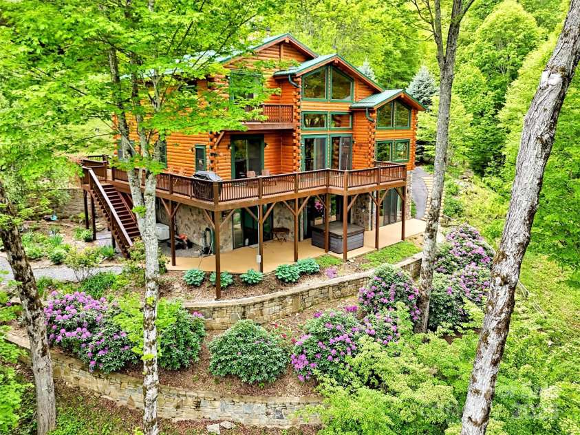 421 Ramp Patch Lane, Waynesville, NC 28786.  MLS# CAR4257466, YatesRealty ID 21184. Stunning, Private Setting