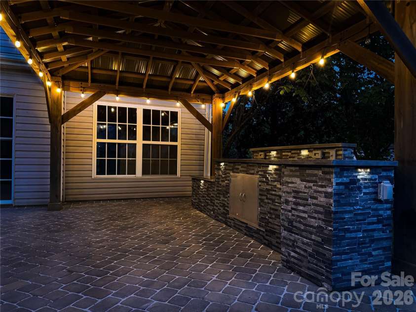 9213 Chastain Walk Drive, Charlotte, NC 28216.  MLS# CAR4373984, YatesRealty ID 21185. 