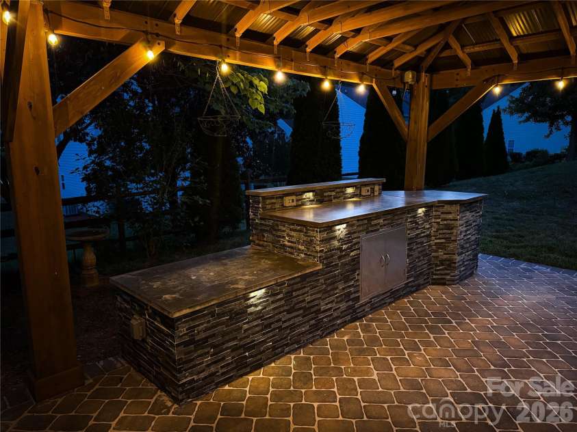 9213 Chastain Walk Drive, Charlotte, NC 28216.  MLS# CAR4373984, YatesRealty ID 21185. 
