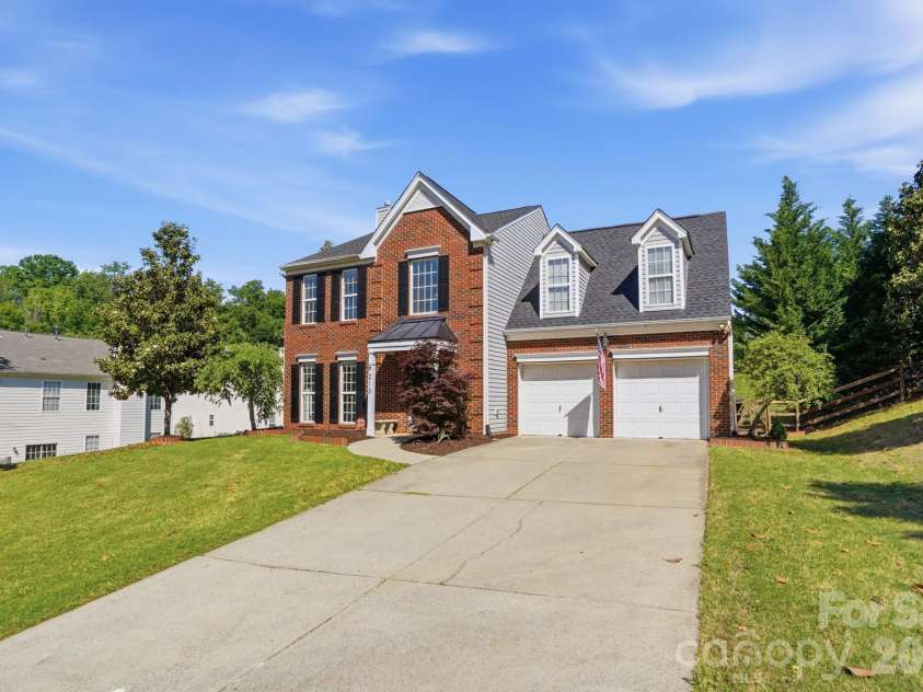 9213 Chastain Walk Drive, Charlotte, NC 28216.  MLS# CAR4373984, YatesRealty ID 21185. 