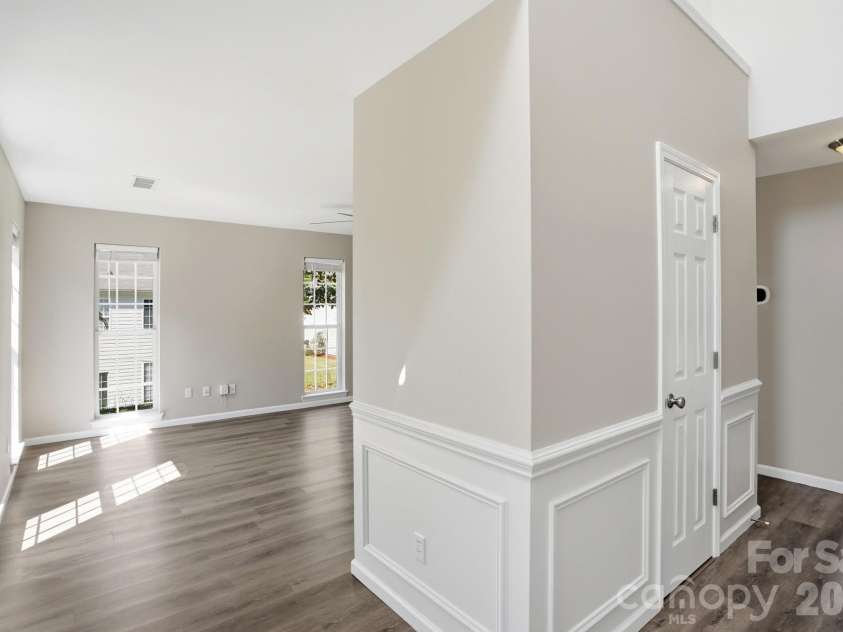 9213 Chastain Walk Drive, Charlotte, NC 28216.  MLS# CAR4373984, YatesRealty ID 21185. 