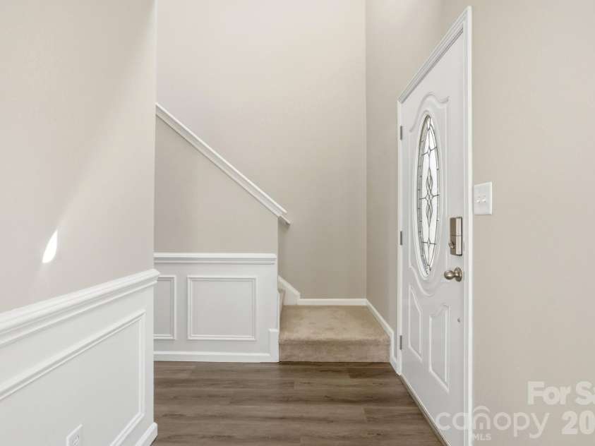 9213 Chastain Walk Drive, Charlotte, NC 28216.  MLS# CAR4373984, YatesRealty ID 21185. 