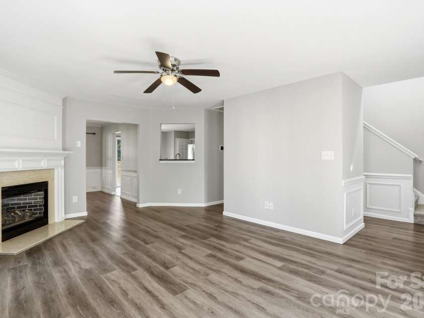 9213 Chastain Walk Drive, Charlotte, NC 28216.  MLS# CAR4373984, YatesRealty ID 21185. 