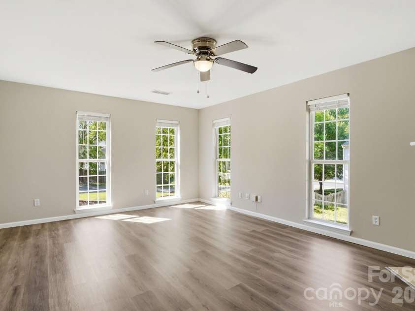 9213 Chastain Walk Drive, Charlotte, NC 28216.  MLS# CAR4373984, YatesRealty ID 21185. 