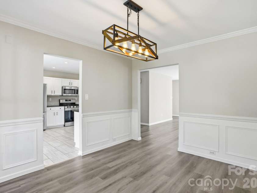 9213 Chastain Walk Drive, Charlotte, NC 28216.  MLS# CAR4373984, YatesRealty ID 21185. 