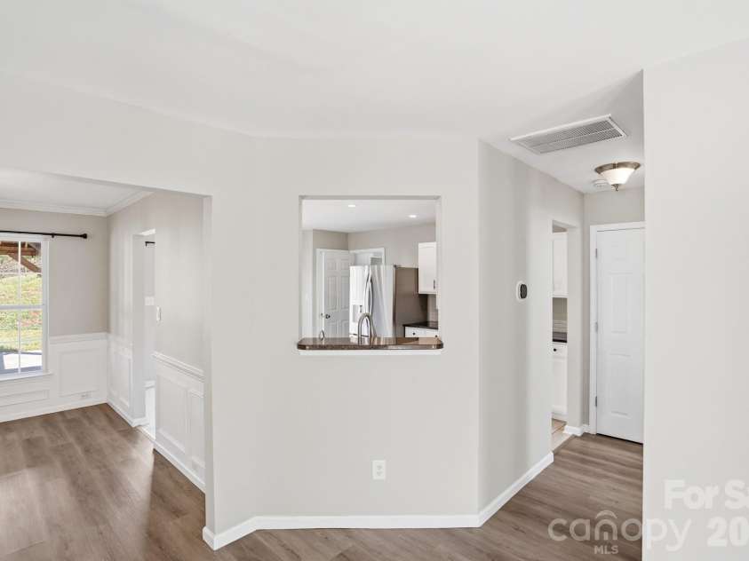9213 Chastain Walk Drive, Charlotte, NC 28216.  MLS# CAR4373984, YatesRealty ID 21185. 