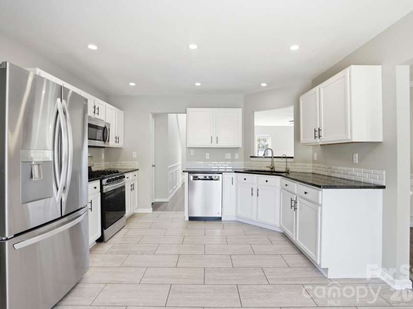 9213 Chastain Walk Drive, Charlotte, NC 28216.  MLS# CAR4373984, YatesRealty ID 21185. 