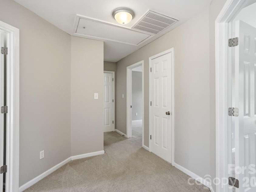 9213 Chastain Walk Drive, Charlotte, NC 28216.  MLS# CAR4373984, YatesRealty ID 21185. 