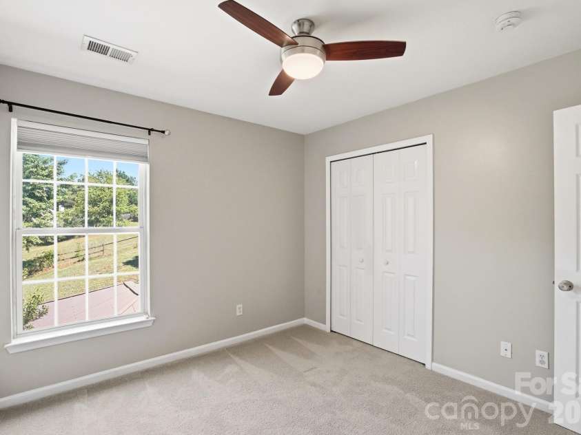 9213 Chastain Walk Drive, Charlotte, NC 28216.  MLS# CAR4373984, YatesRealty ID 21185. 