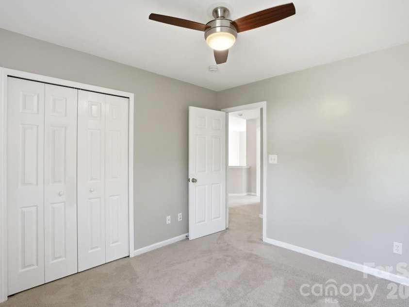9213 Chastain Walk Drive, Charlotte, NC 28216.  MLS# CAR4373984, YatesRealty ID 21185. 