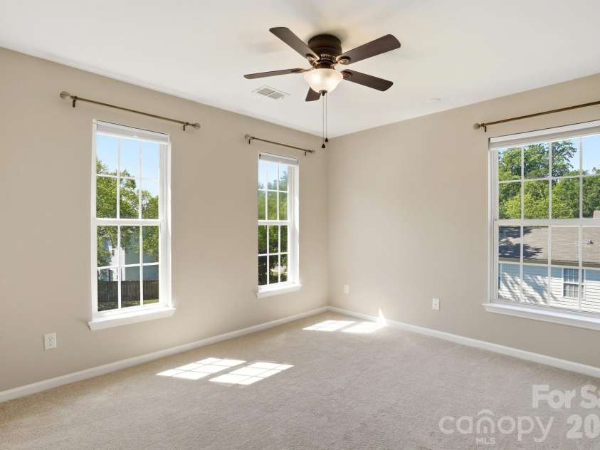 9213 Chastain Walk Drive, Charlotte, NC 28216.  MLS# CAR4373984, YatesRealty ID 21185. 