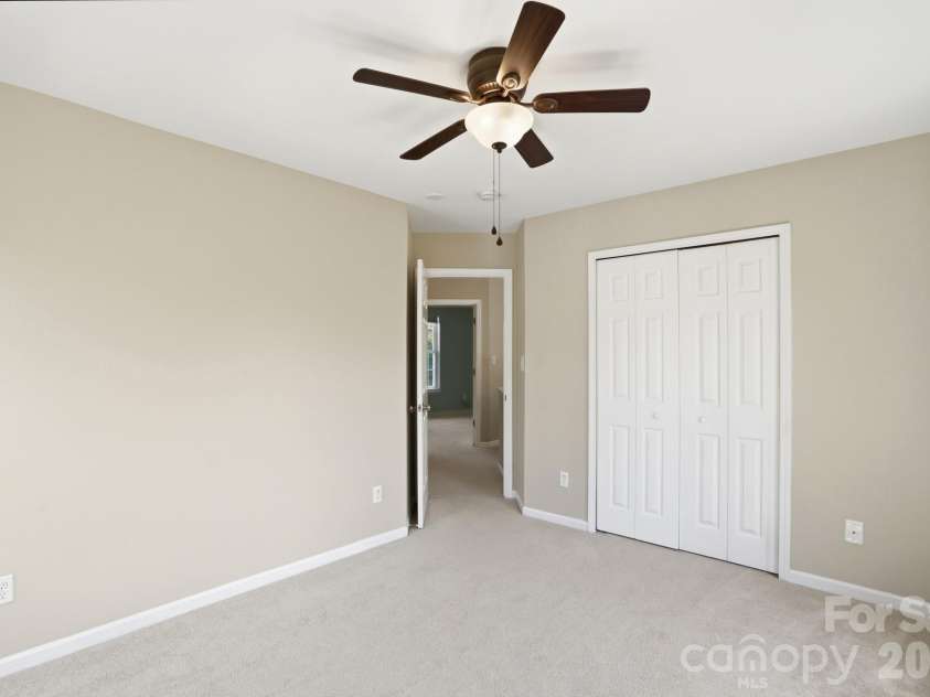 9213 Chastain Walk Drive, Charlotte, NC 28216.  MLS# CAR4373984, YatesRealty ID 21185. 