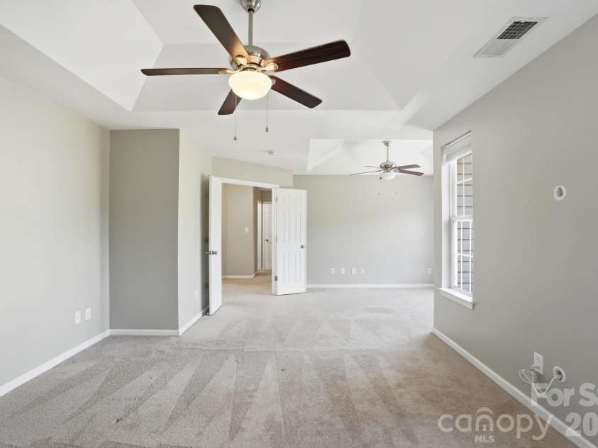 9213 Chastain Walk Drive, Charlotte, NC 28216.  MLS# CAR4373984, YatesRealty ID 21185. 