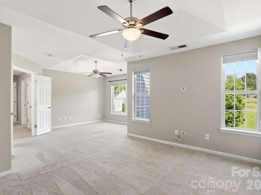 9213 Chastain Walk Drive, Charlotte, NC 28216.  MLS# CAR4373984, YatesRealty ID 21185. 