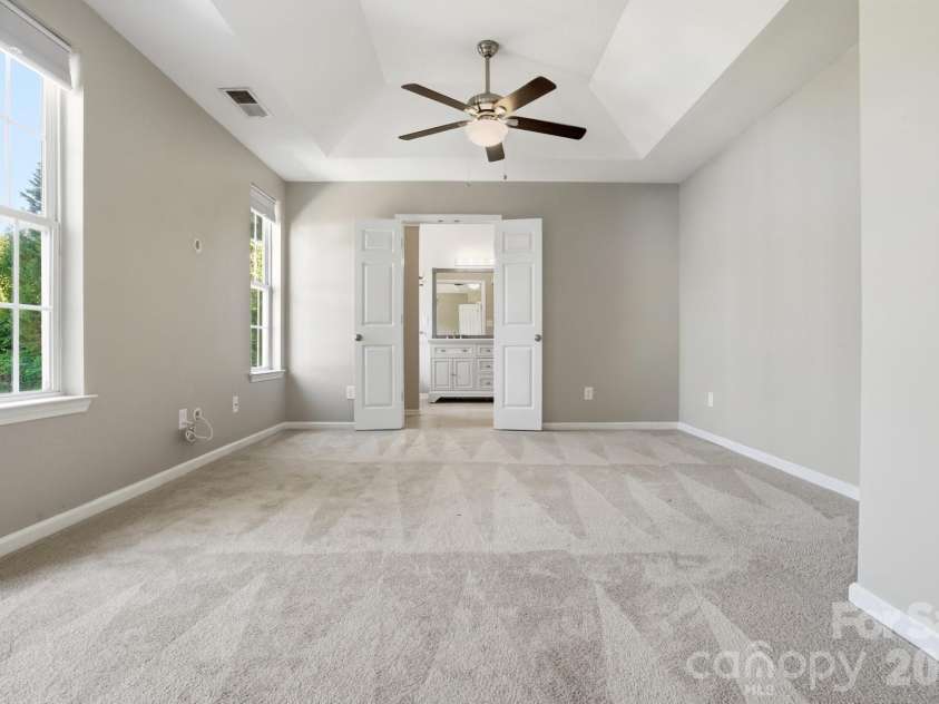 9213 Chastain Walk Drive, Charlotte, NC 28216.  MLS# CAR4373984, YatesRealty ID 21185. 