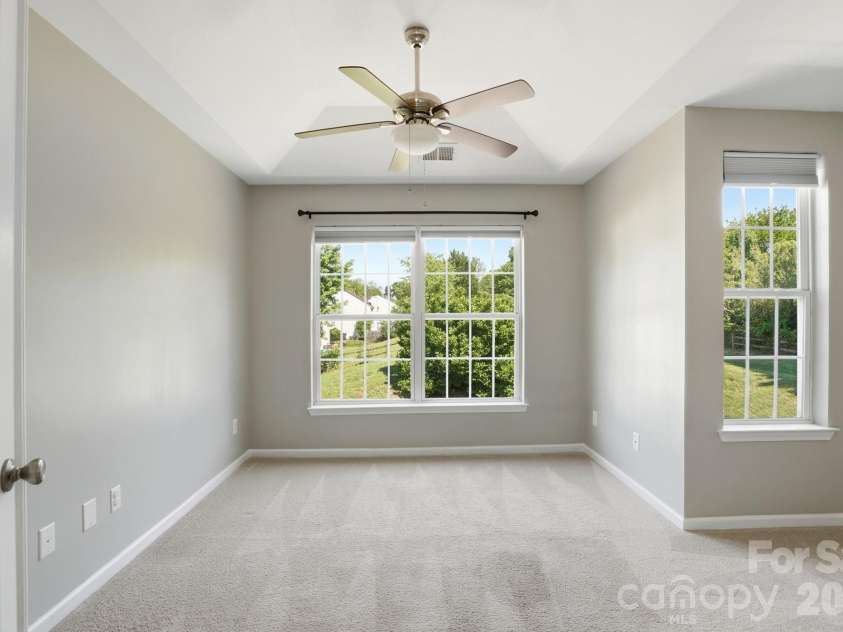 9213 Chastain Walk Drive, Charlotte, NC 28216.  MLS# CAR4373984, YatesRealty ID 21185. 