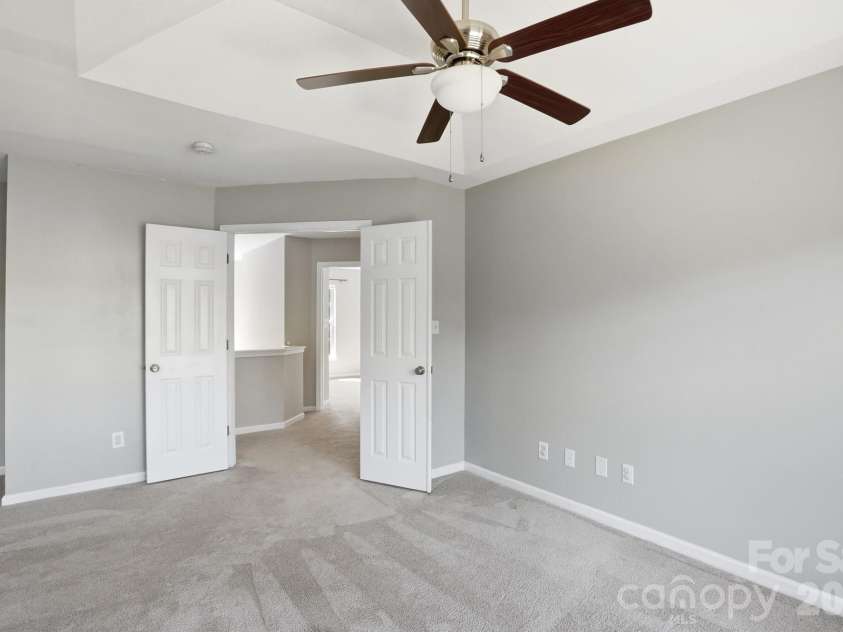 9213 Chastain Walk Drive, Charlotte, NC 28216.  MLS# CAR4373984, YatesRealty ID 21185. 