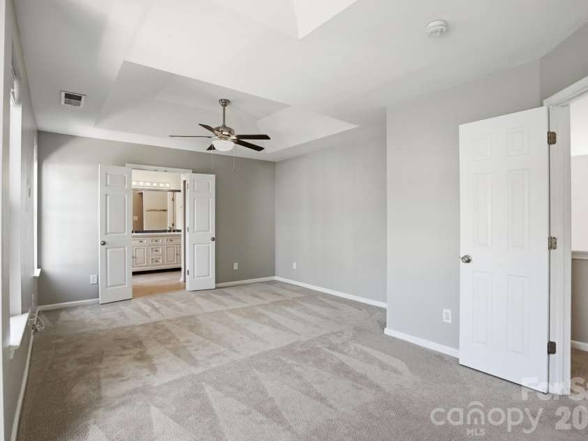 9213 Chastain Walk Drive, Charlotte, NC 28216.  MLS# CAR4373984, YatesRealty ID 21185. 