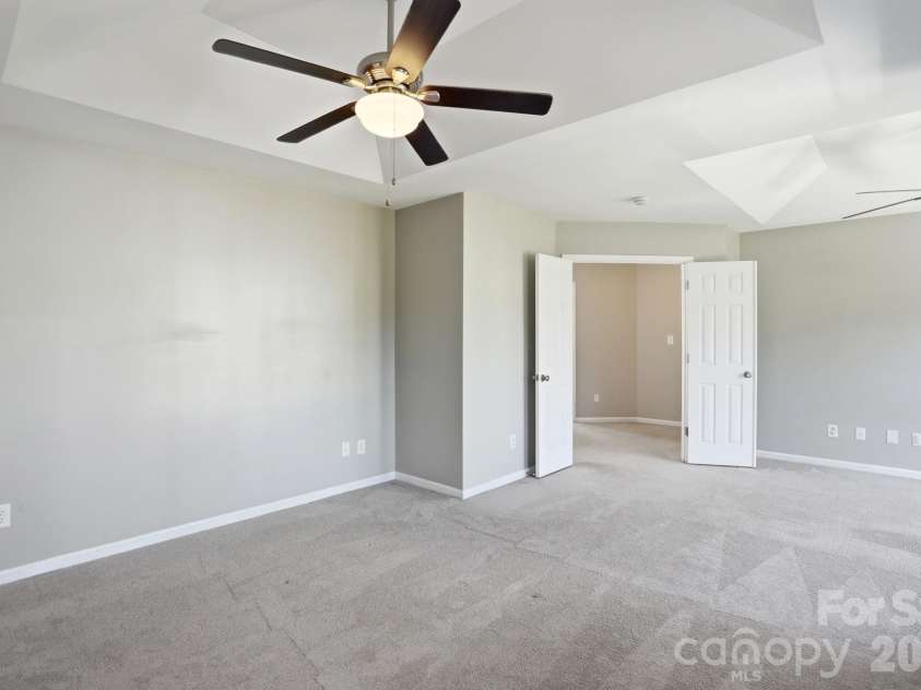 9213 Chastain Walk Drive, Charlotte, NC 28216.  MLS# CAR4373984, YatesRealty ID 21185. 
