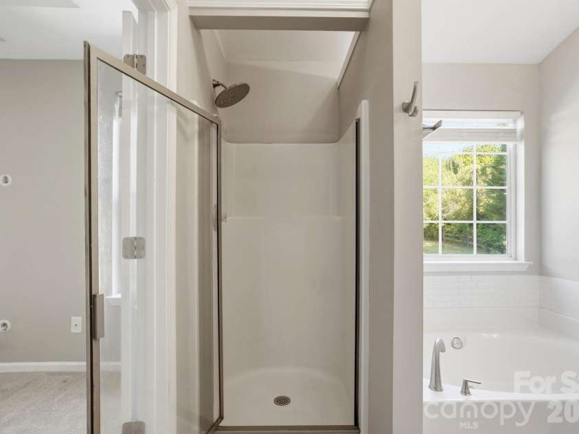 9213 Chastain Walk Drive, Charlotte, NC 28216.  MLS# CAR4373984, YatesRealty ID 21185. 