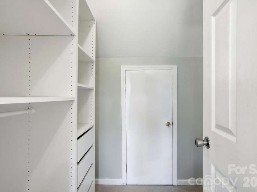 9213 Chastain Walk Drive, Charlotte, NC 28216.  MLS# CAR4373984, YatesRealty ID 21185. 