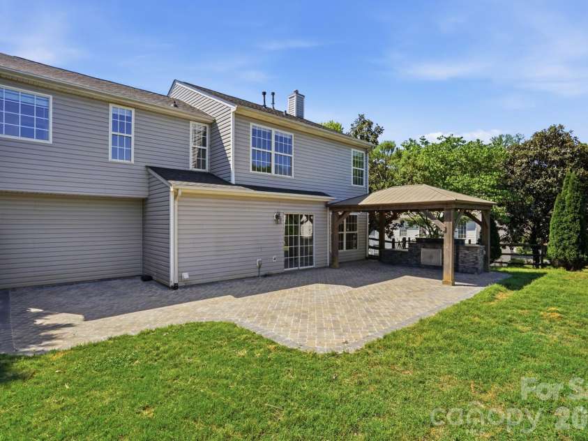9213 Chastain Walk Drive, Charlotte, NC 28216.  MLS# CAR4373984, YatesRealty ID 21185. 