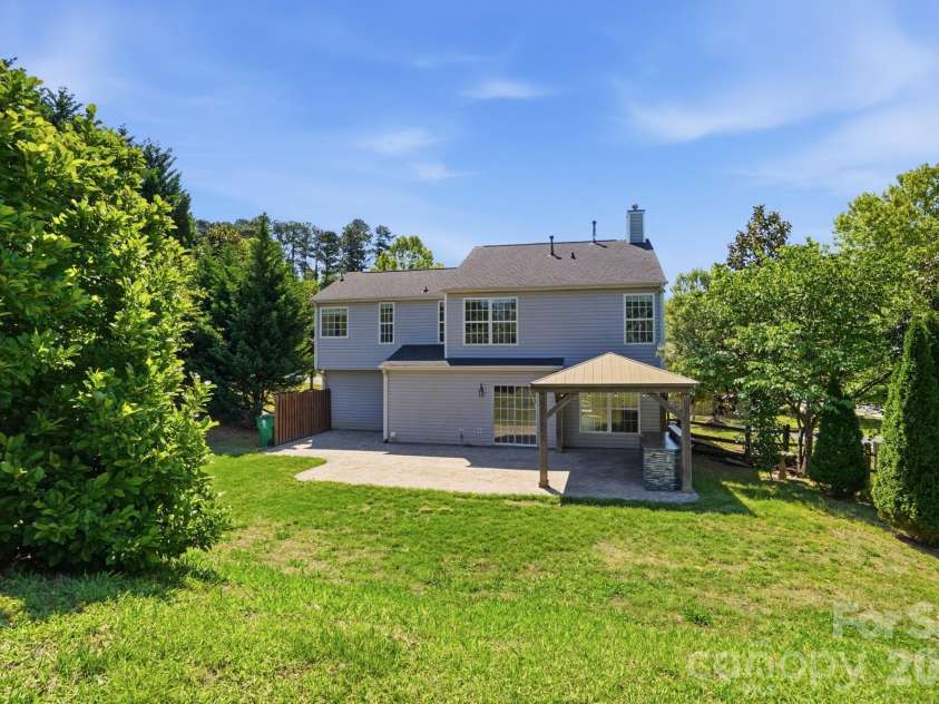 9213 Chastain Walk Drive, Charlotte, NC 28216.  MLS# CAR4373984, YatesRealty ID 21185. 