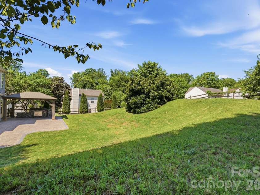 9213 Chastain Walk Drive, Charlotte, NC 28216.  MLS# CAR4373984, YatesRealty ID 21185. 
