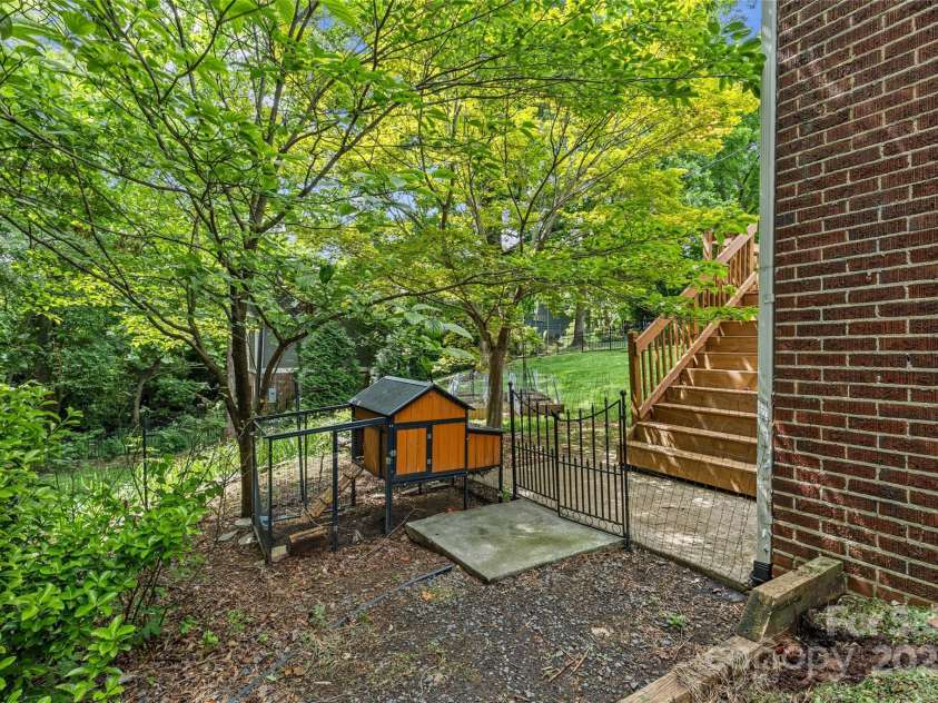 2005 Scott Avenue, Charlotte, NC 28203.  MLS# CAR4270087, YatesRealty ID 21186. 